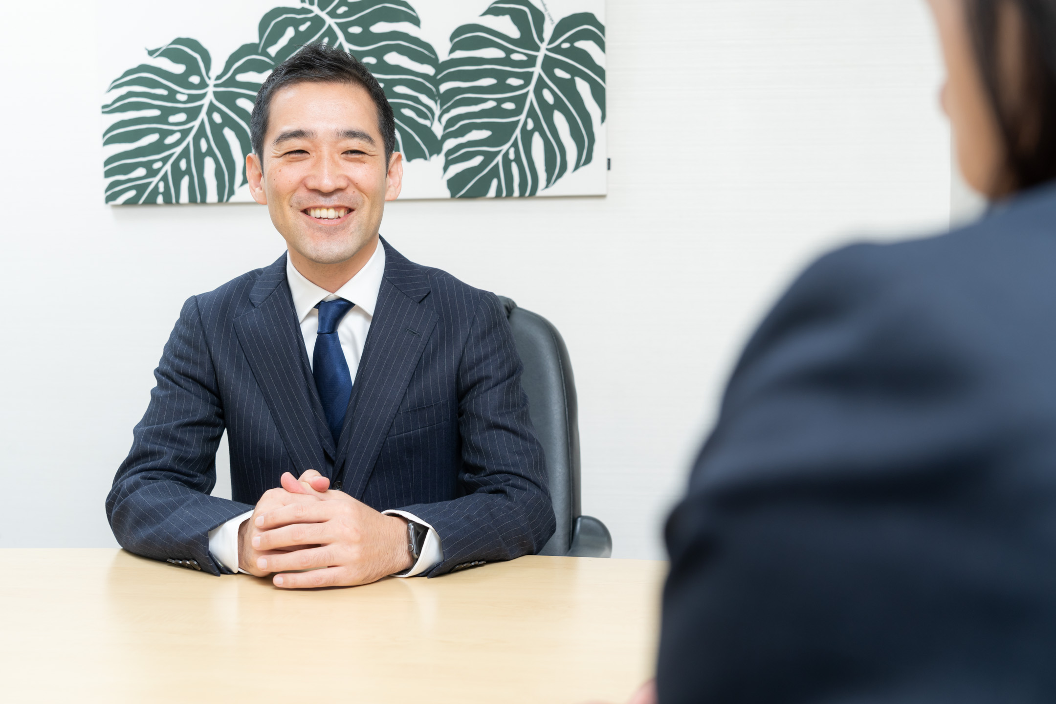 笑顔でインタビューに応じる川口宏之