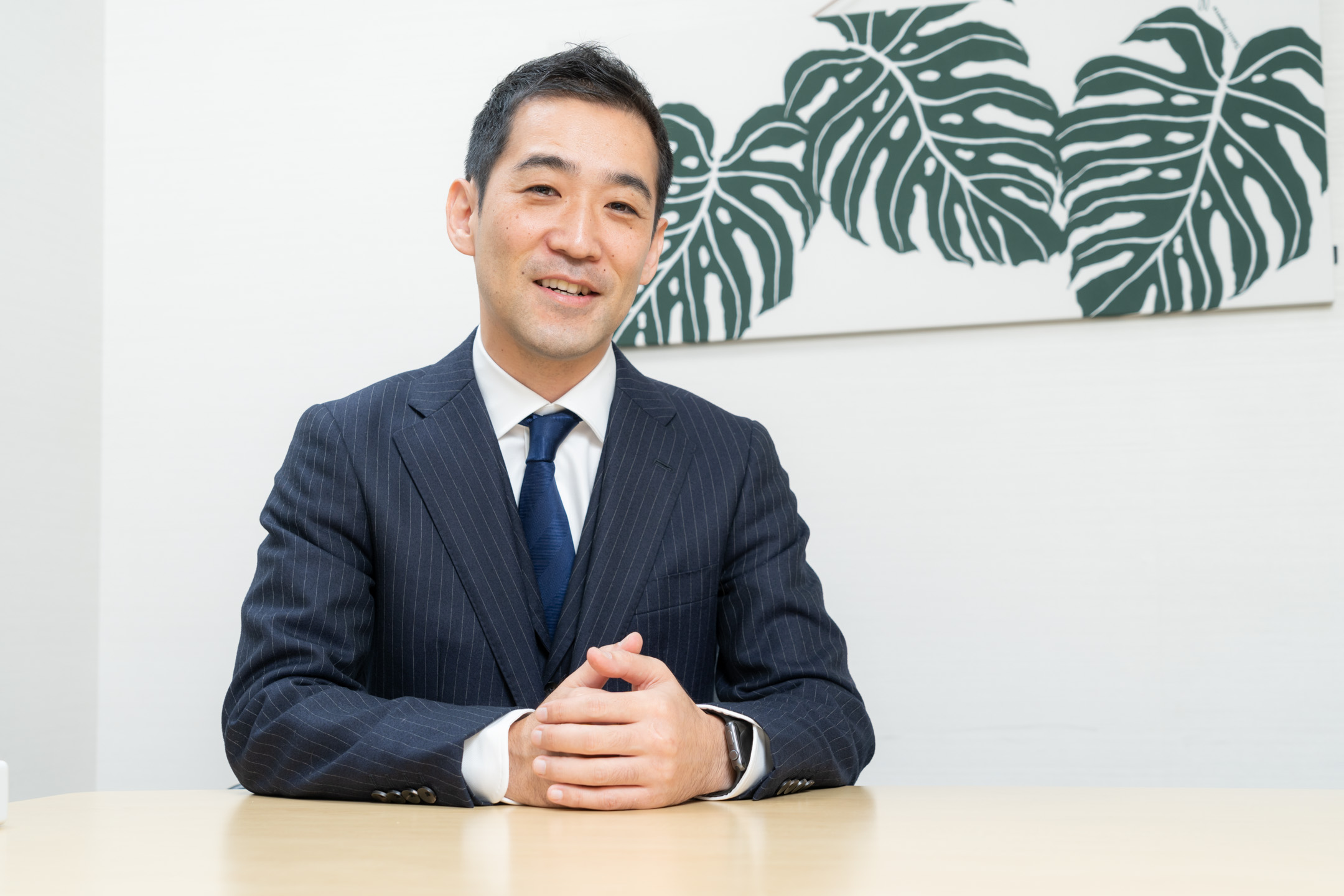 インタビューで話す川口宏之